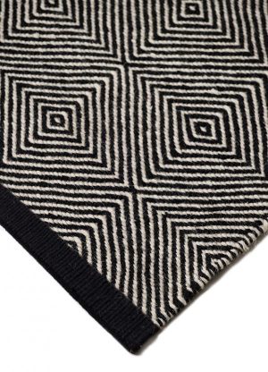 HERINGBONE-SQUARE_border_Black-White_cu2-600x832